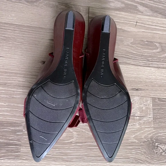 NWOB Bandolino maroon flat wedge with bow - Picture 4 of 9